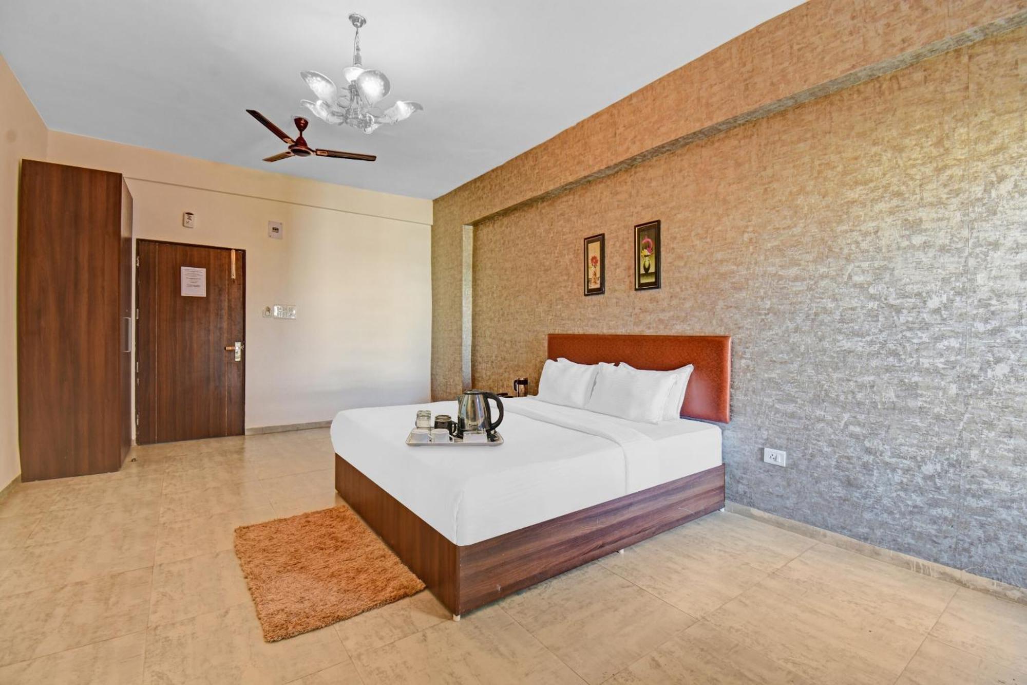 Townhouse Classio Suites Shirdi Exterior foto